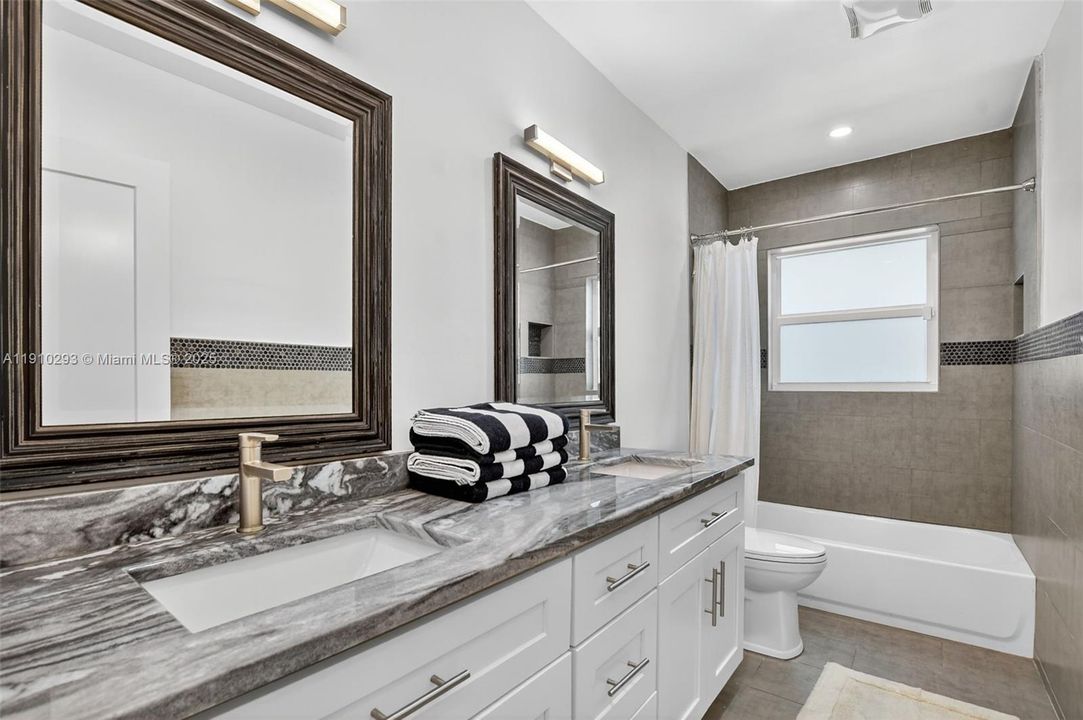 For Rent: $12,000 (4 beds, 2 baths, 2152 Square Feet)