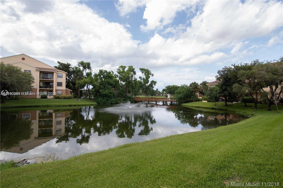 For Sale: $220,000 (1 beds, 1 baths, 754 Square Feet)