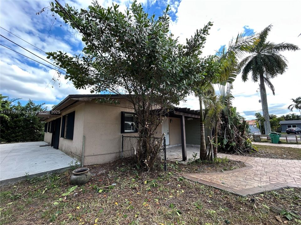 Active With Contract: $500,000 (3 beds, 1 baths, 1436 Square Feet)