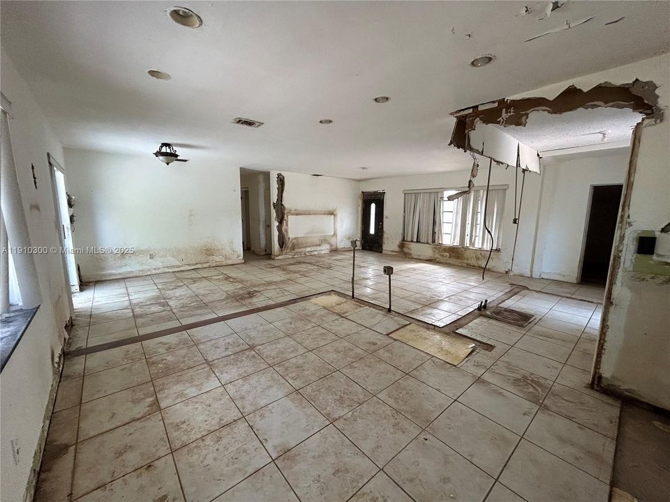 Active With Contract: $500,000 (3 beds, 1 baths, 1436 Square Feet)