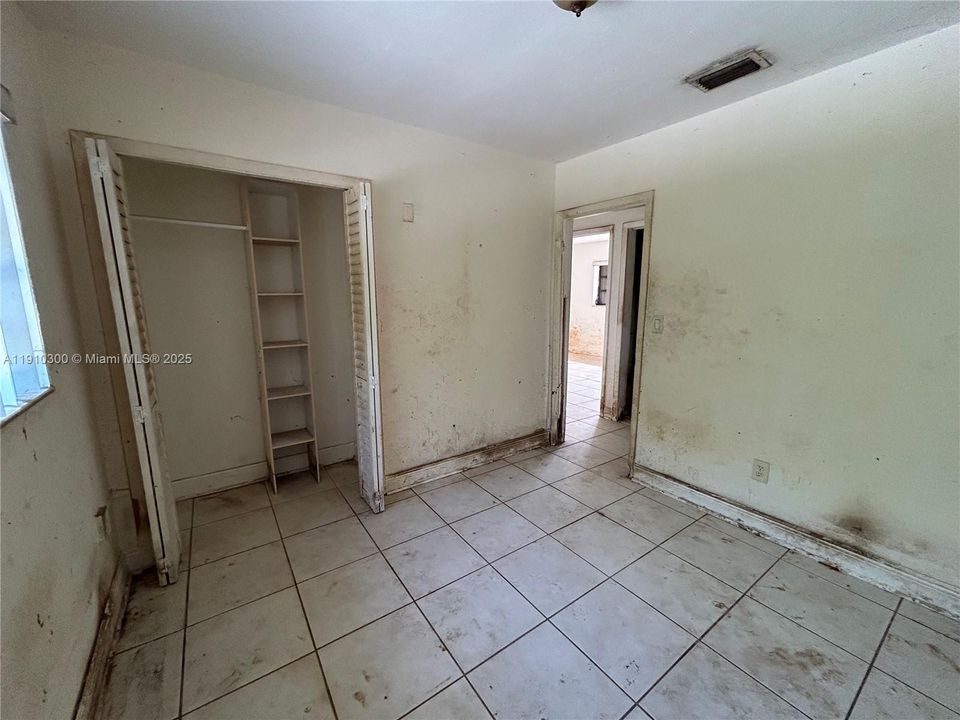 Active With Contract: $500,000 (3 beds, 1 baths, 1436 Square Feet)