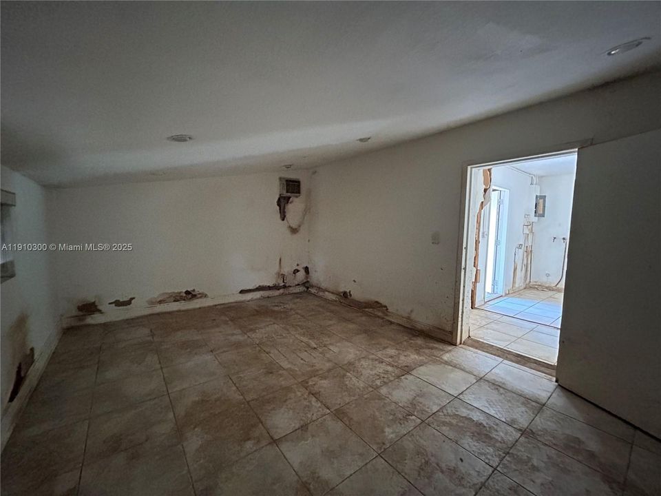 Active With Contract: $500,000 (3 beds, 1 baths, 1436 Square Feet)