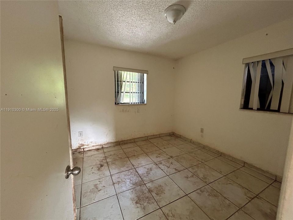 Active With Contract: $500,000 (3 beds, 1 baths, 1436 Square Feet)