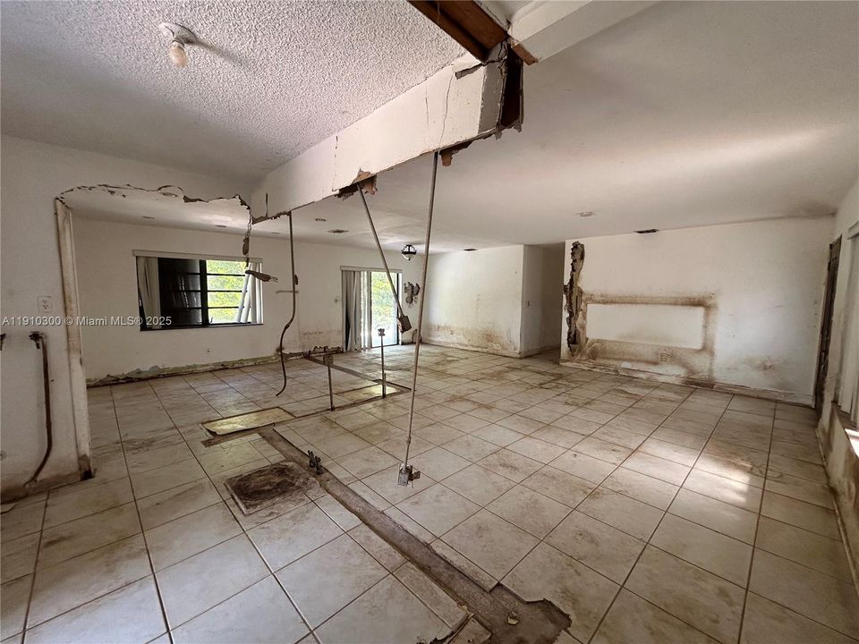 Active With Contract: $500,000 (3 beds, 1 baths, 1436 Square Feet)