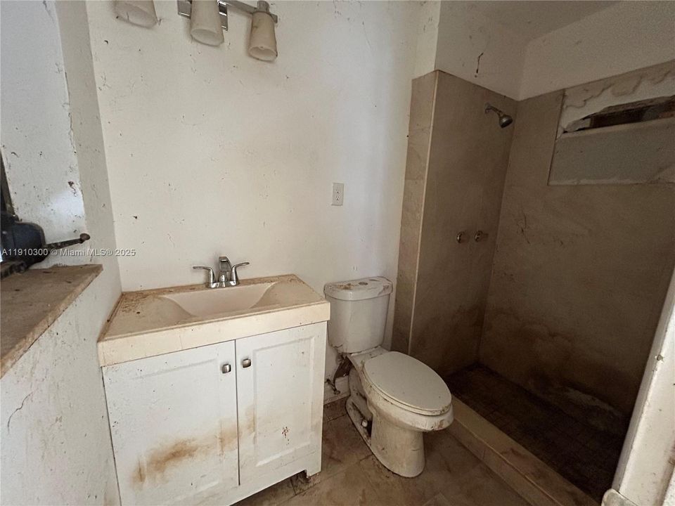 Active With Contract: $500,000 (3 beds, 1 baths, 1436 Square Feet)