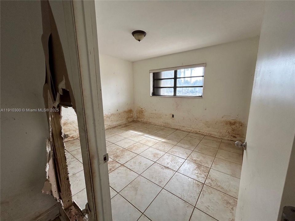 Active With Contract: $500,000 (3 beds, 1 baths, 1436 Square Feet)