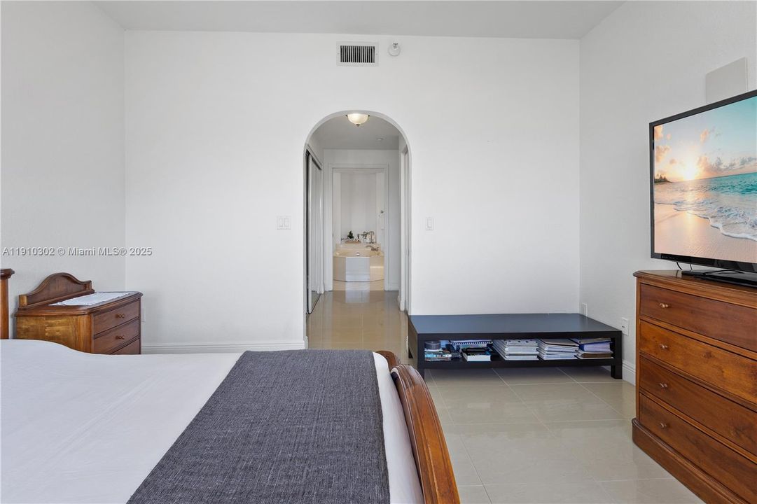 Под контрактом: $3,300 (3 спален, 2 ванн, 1710 Квадратных фут)