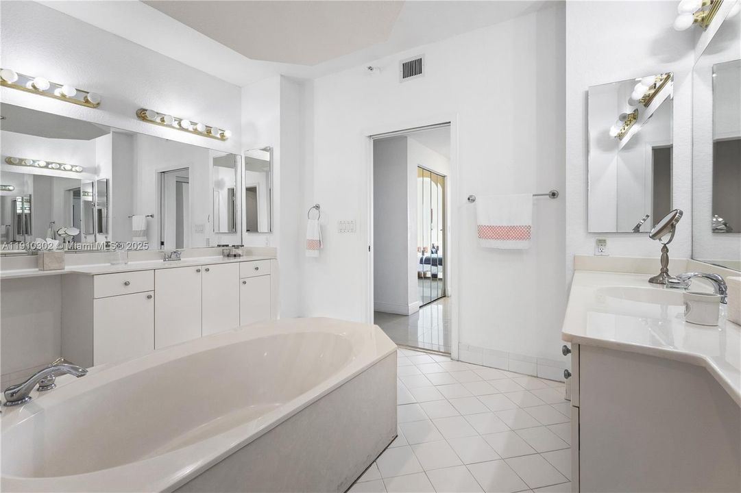 Под контрактом: $3,300 (3 спален, 2 ванн, 1710 Квадратных фут)