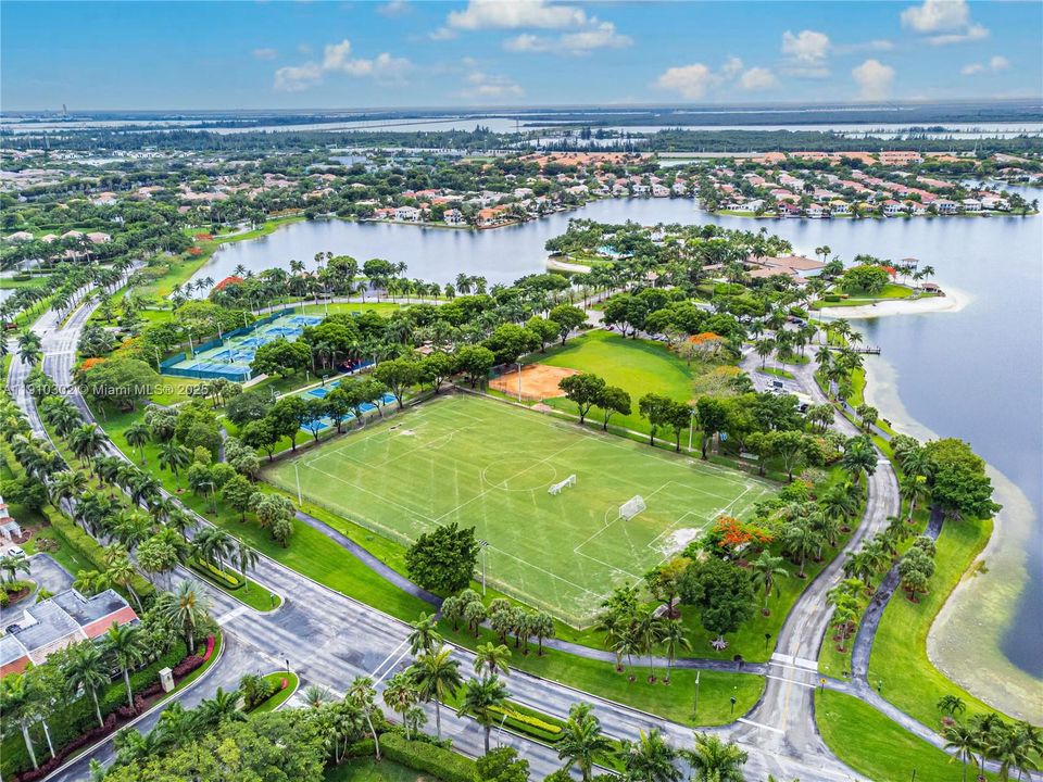 Под контрактом: $3,300 (3 спален, 2 ванн, 1710 Квадратных фут)