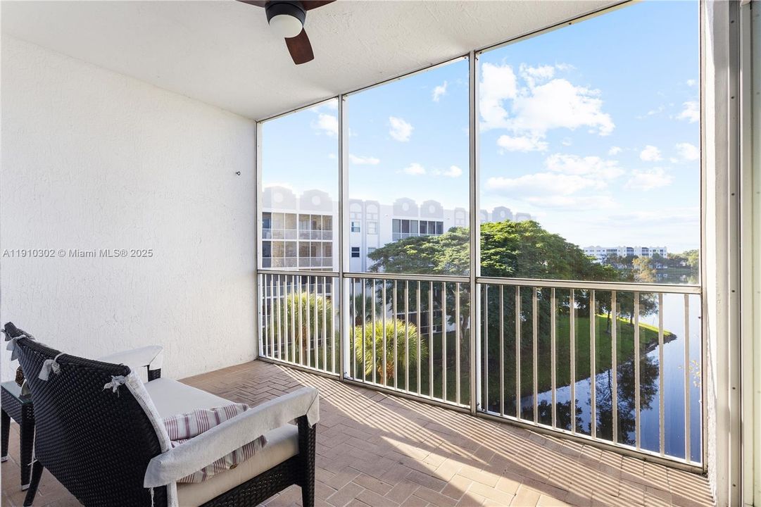 Под контрактом: $3,300 (3 спален, 2 ванн, 1710 Квадратных фут)