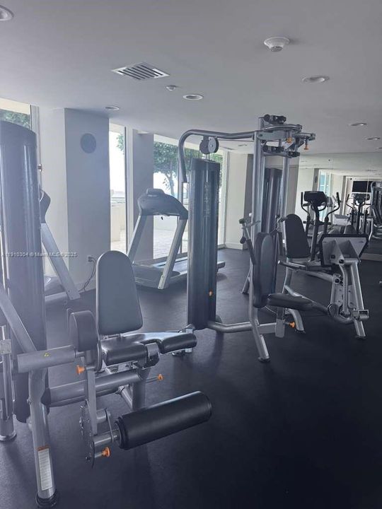 For Rent: $8,000 (2 beds, 2 baths, 1350 Square Feet)