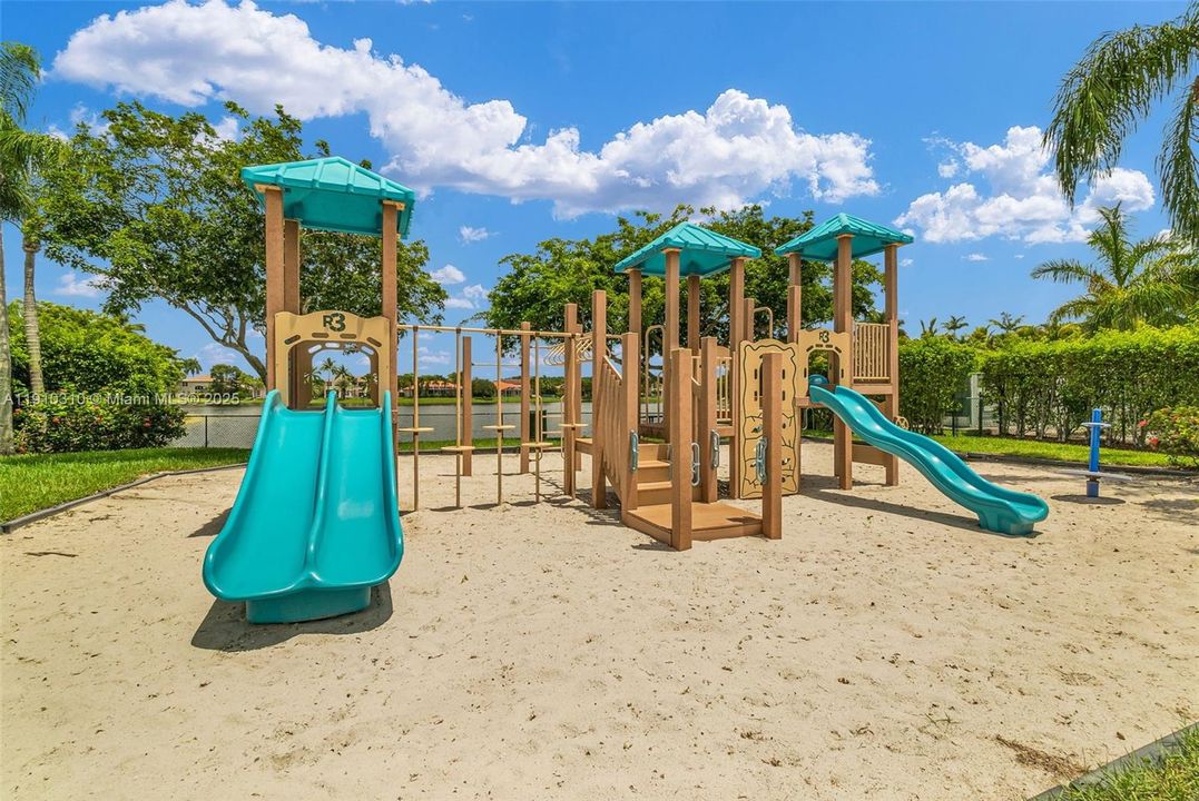 For Sale: $1,299,000 (5 beds, 5 baths, 3461 Square Feet)