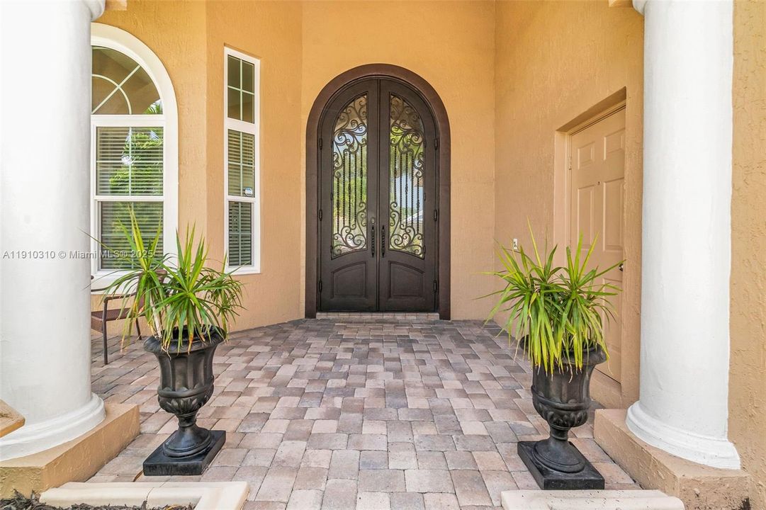 For Sale: $1,299,000 (5 beds, 5 baths, 3461 Square Feet)