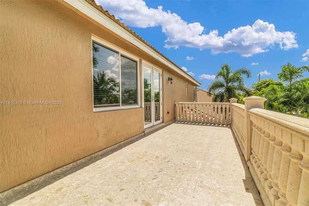 For Sale: $1,299,000 (5 beds, 5 baths, 3461 Square Feet)