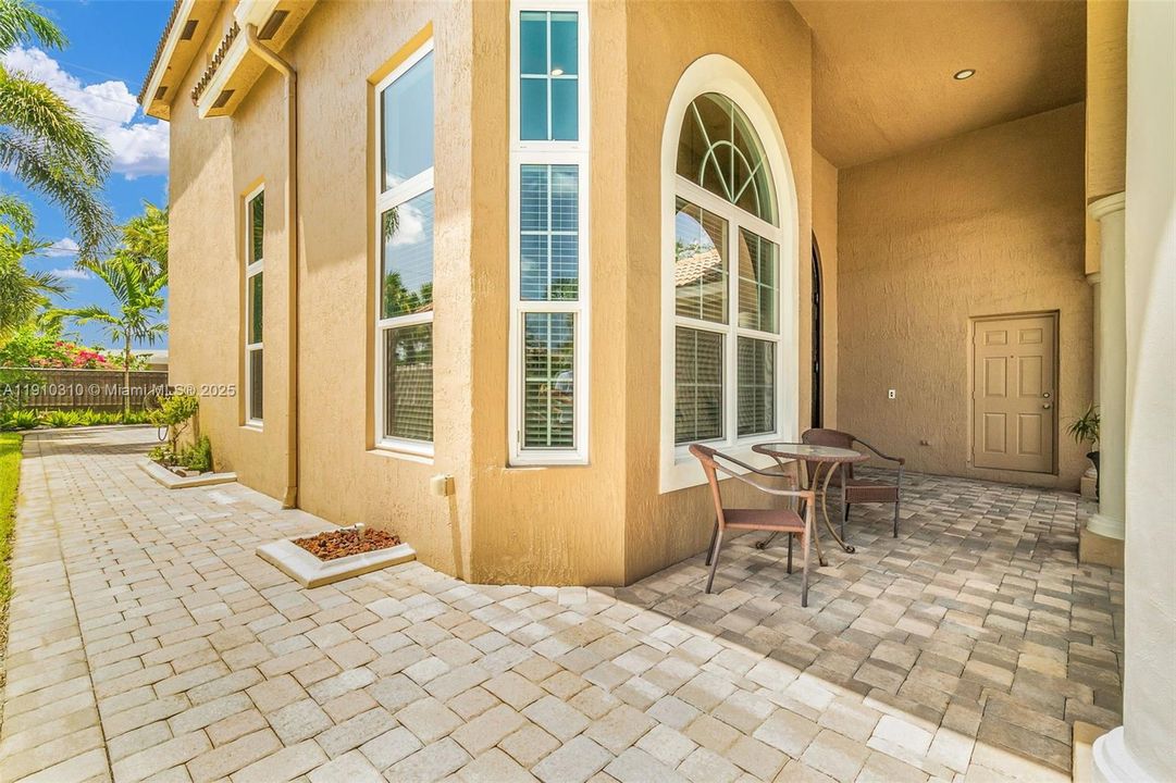 For Sale: $1,299,000 (5 beds, 5 baths, 3461 Square Feet)