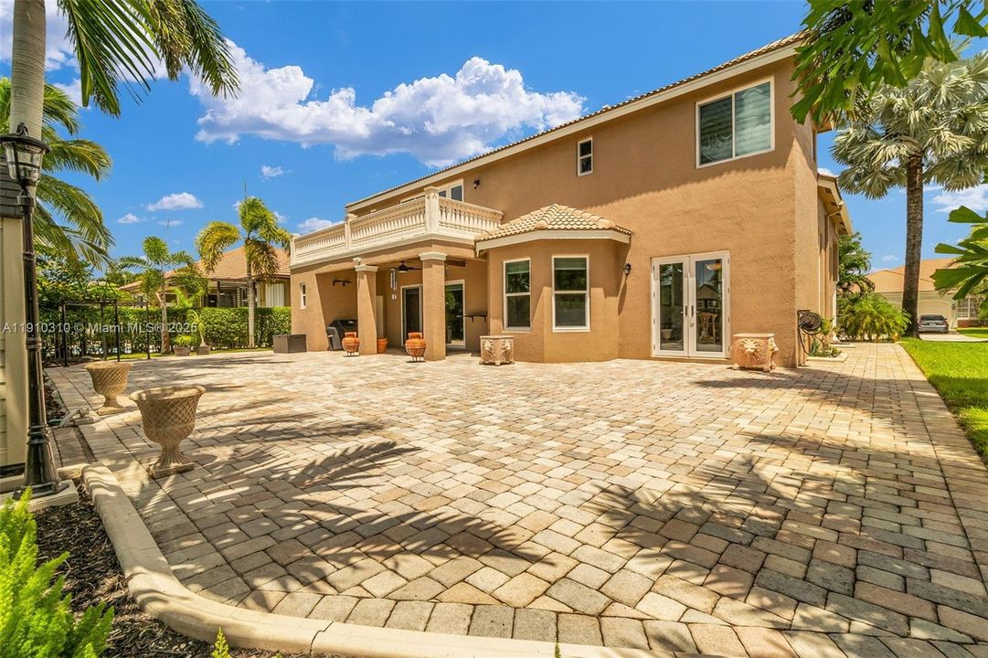 For Sale: $1,299,000 (5 beds, 5 baths, 3461 Square Feet)