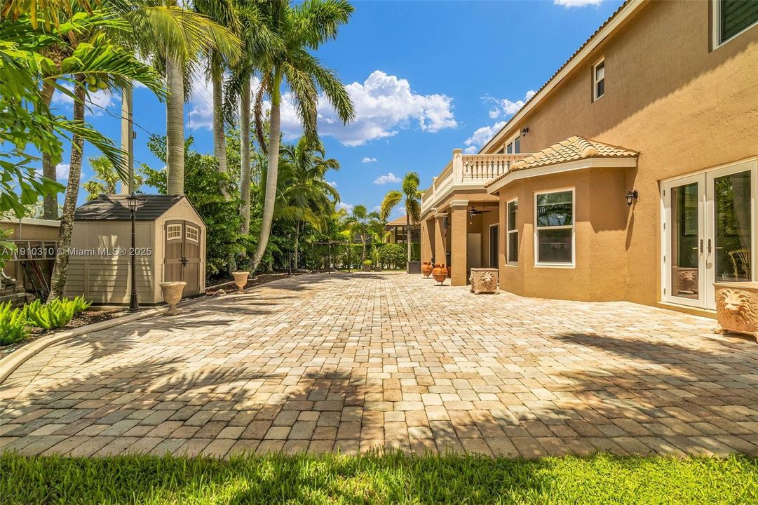 For Sale: $1,299,000 (5 beds, 5 baths, 3461 Square Feet)