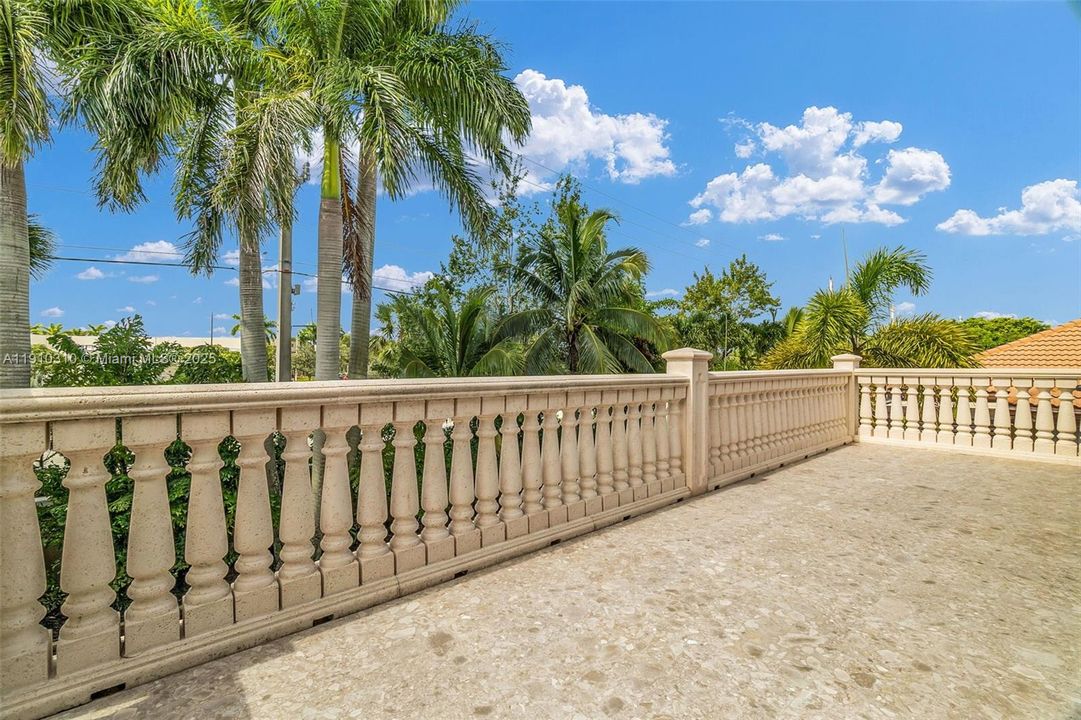 For Sale: $1,299,000 (5 beds, 5 baths, 3461 Square Feet)