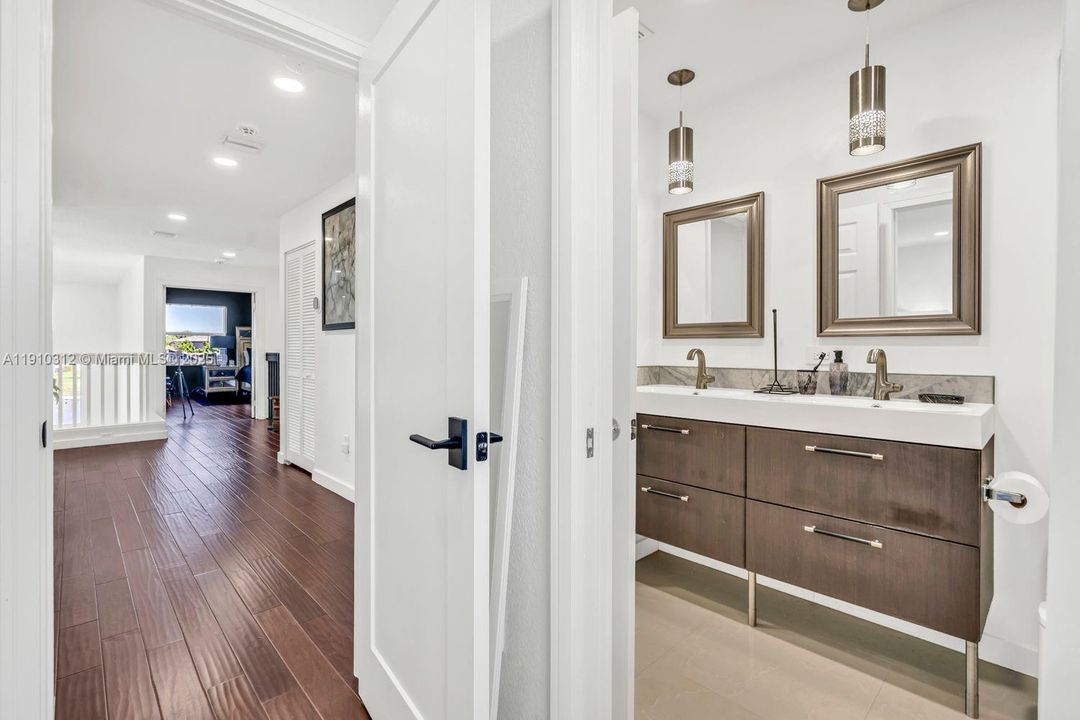 待售: $975,000 (4 贝兹, 3 浴室, 3347 平方英尺)