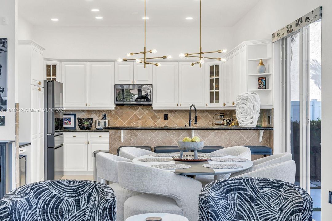 待售: $975,000 (4 贝兹, 3 浴室, 3347 平方英尺)