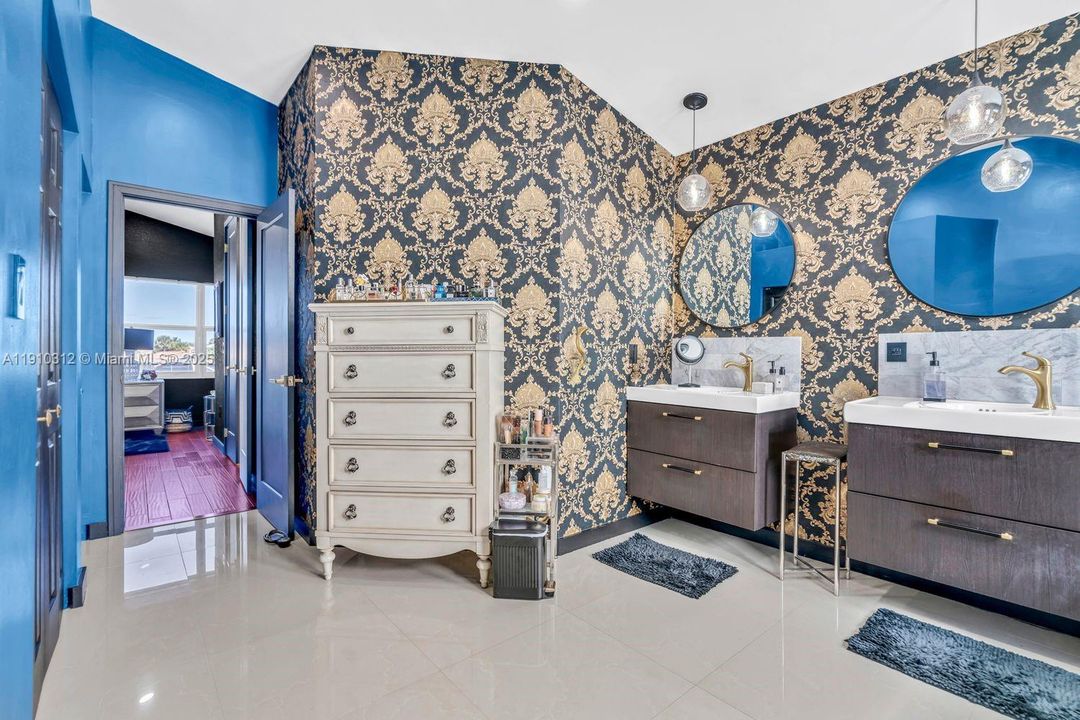 待售: $975,000 (4 贝兹, 3 浴室, 3347 平方英尺)