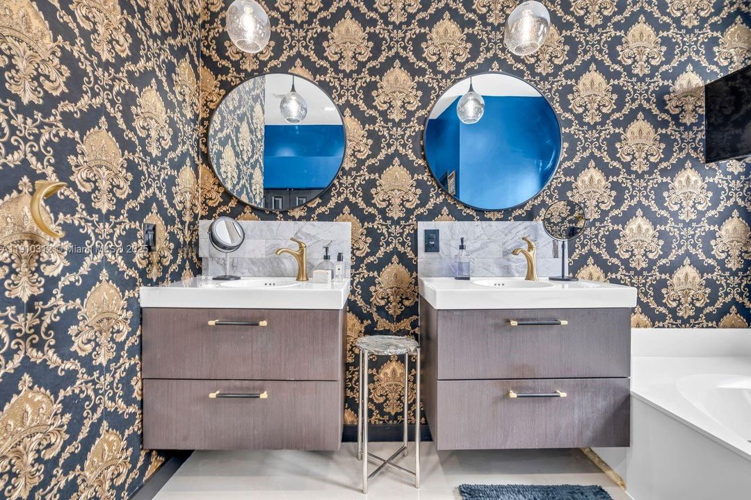 待售: $975,000 (4 贝兹, 3 浴室, 3347 平方英尺)