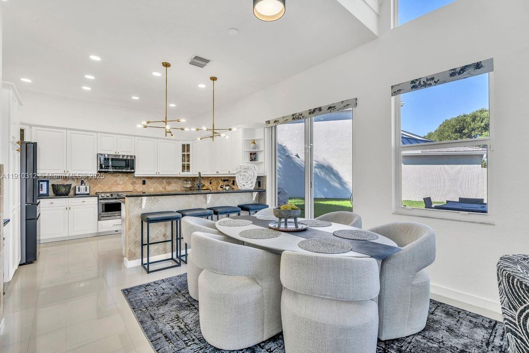 待售: $975,000 (4 贝兹, 3 浴室, 3347 平方英尺)