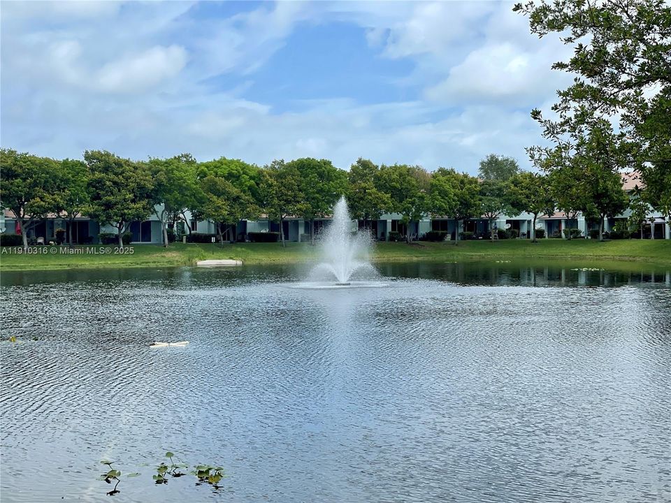 Activo con contrato: $1,800 (2 camas, 2 baños, 1227 Pies cuadrados)