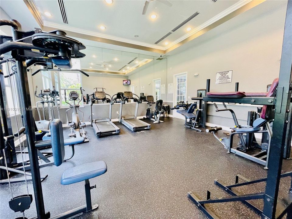 Activo con contrato: $1,800 (2 camas, 2 baños, 1227 Pies cuadrados)