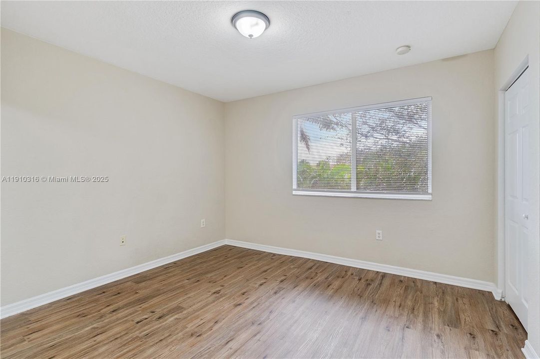 Activo con contrato: $1,800 (2 camas, 2 baños, 1227 Pies cuadrados)