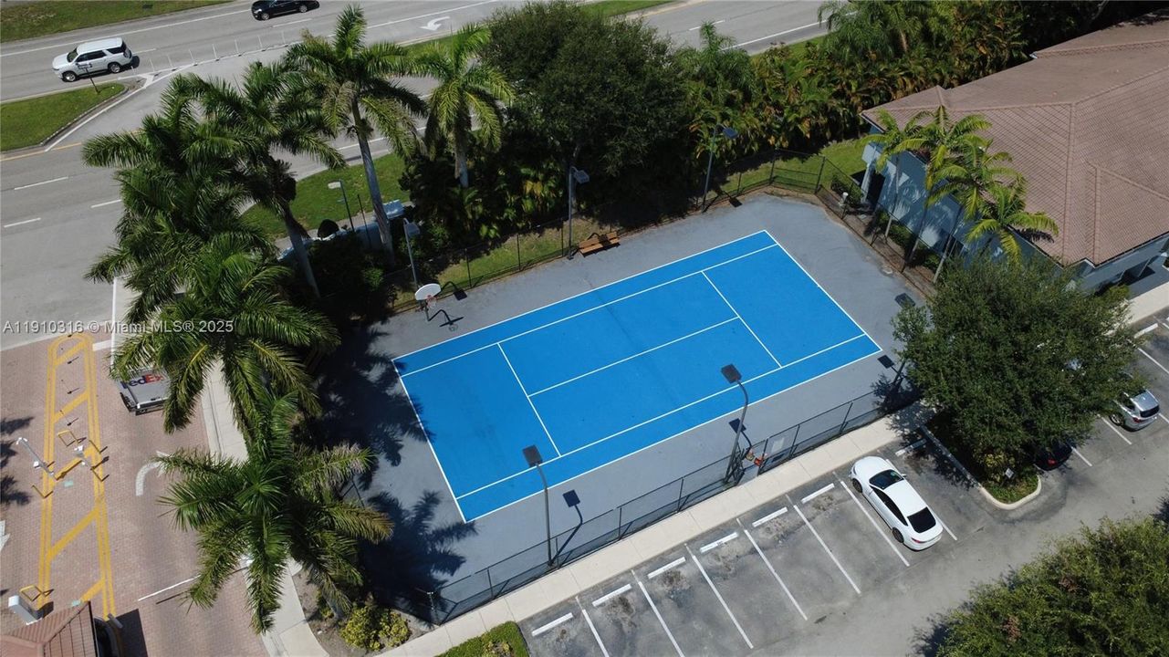 Activo con contrato: $1,800 (2 camas, 2 baños, 1227 Pies cuadrados)