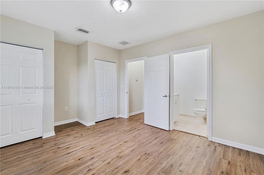 Activo con contrato: $1,800 (2 camas, 2 baños, 1227 Pies cuadrados)