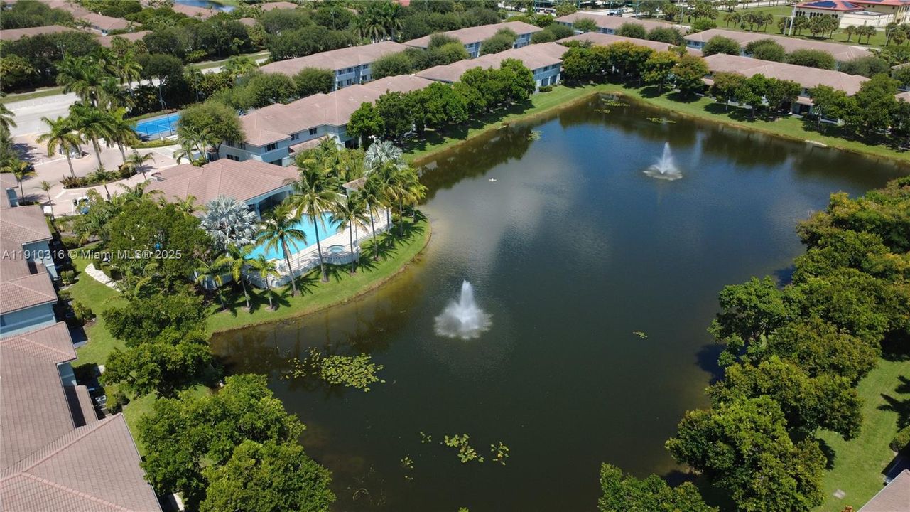 Activo con contrato: $1,800 (2 camas, 2 baños, 1227 Pies cuadrados)