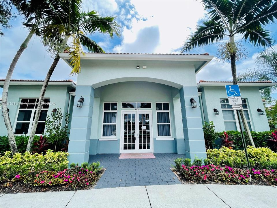 Activo con contrato: $1,800 (2 camas, 2 baños, 1227 Pies cuadrados)