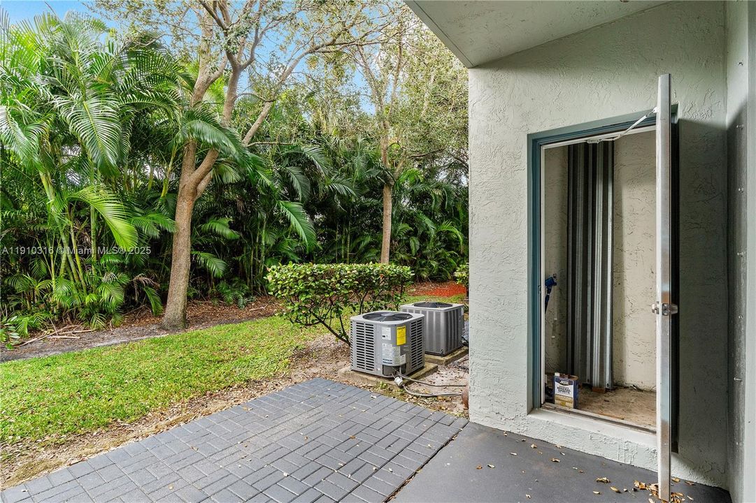 Activo con contrato: $1,800 (2 camas, 2 baños, 1227 Pies cuadrados)