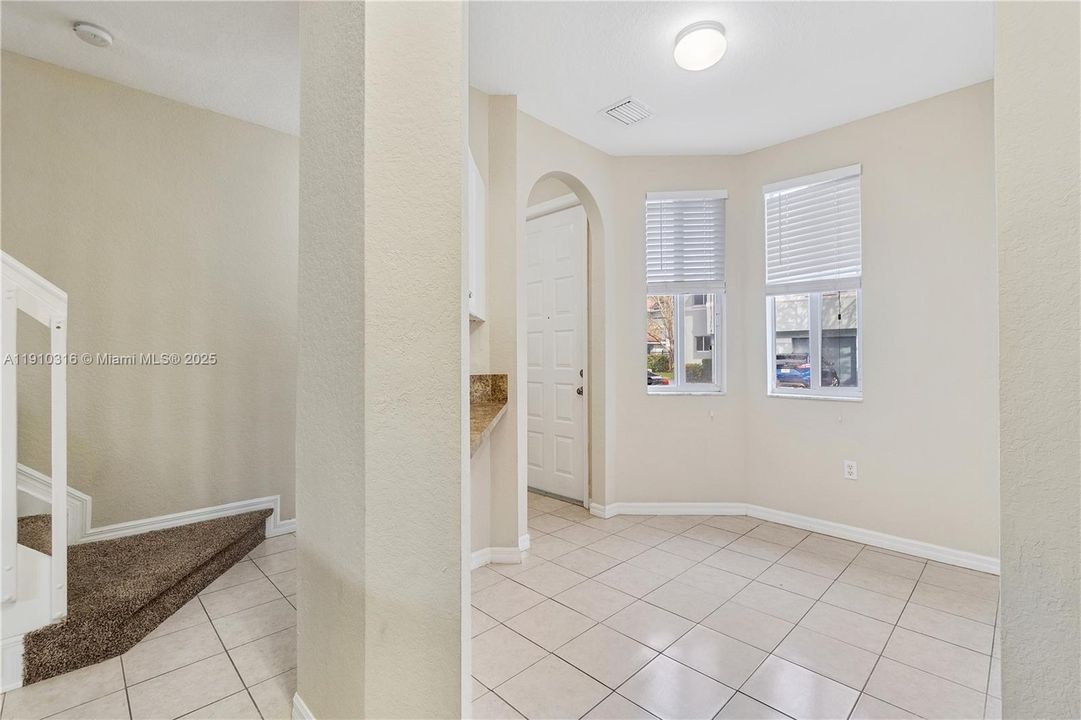 Activo con contrato: $1,800 (2 camas, 2 baños, 1227 Pies cuadrados)