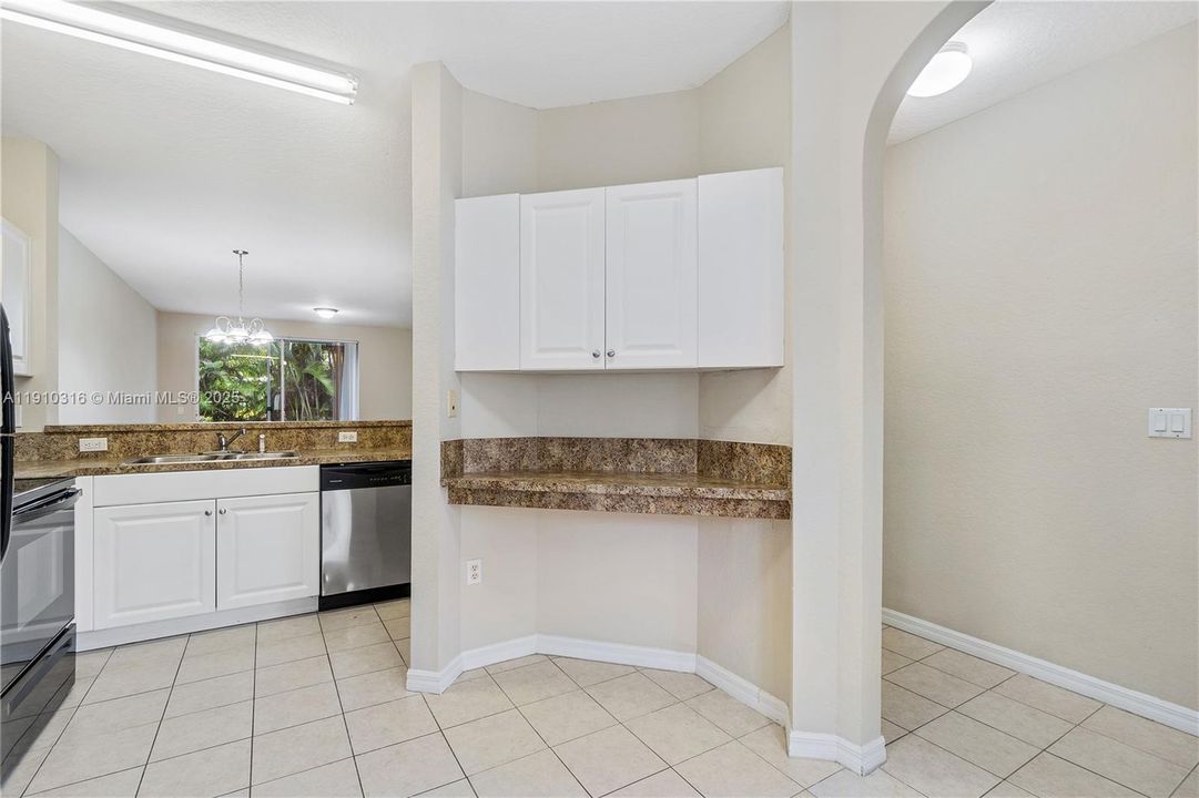 Activo con contrato: $1,800 (2 camas, 2 baños, 1227 Pies cuadrados)