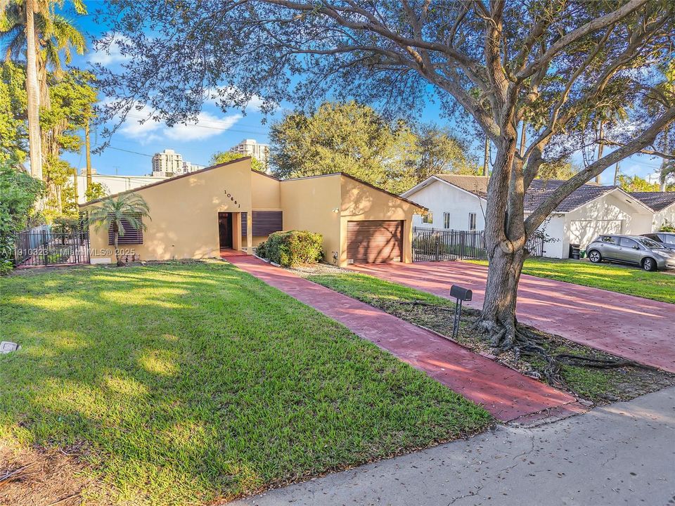 Activo con contrato: $839,000 (3 camas, 2 baños, 2017 Pies cuadrados)