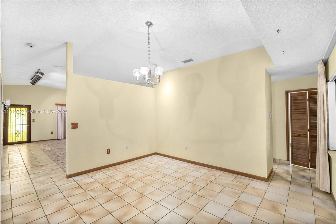 Activo con contrato: $839,000 (3 camas, 2 baños, 2017 Pies cuadrados)