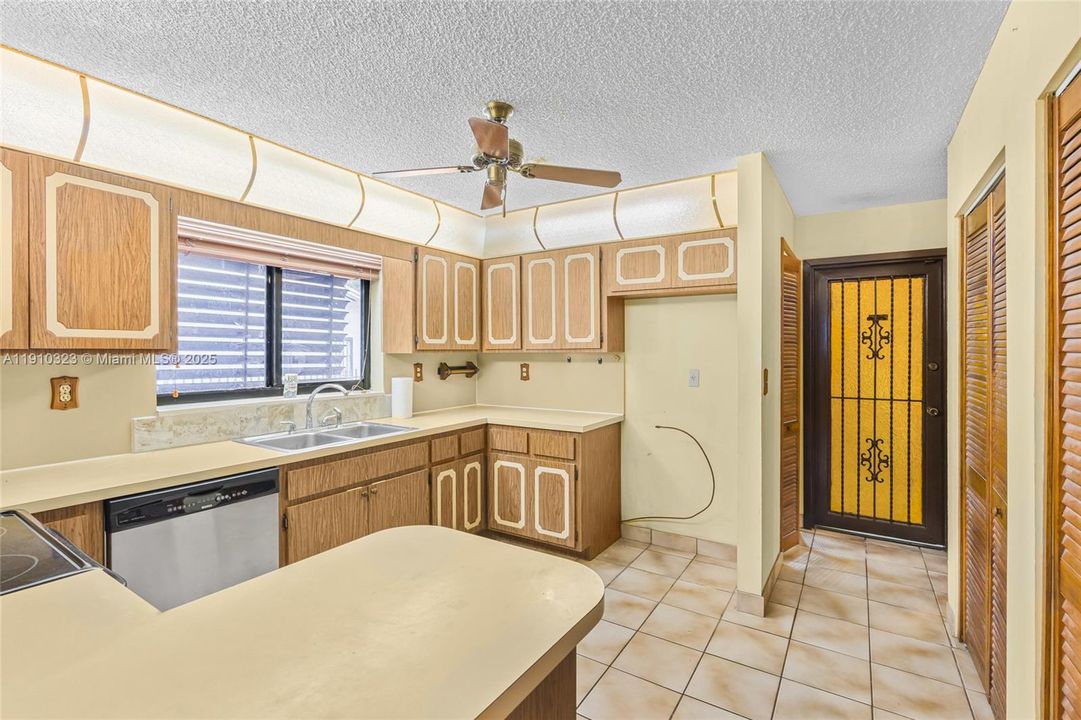 Activo con contrato: $839,000 (3 camas, 2 baños, 2017 Pies cuadrados)