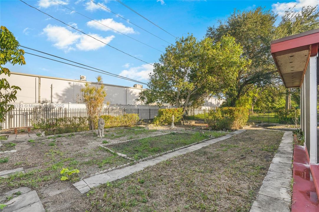 Activo con contrato: $839,000 (3 camas, 2 baños, 2017 Pies cuadrados)