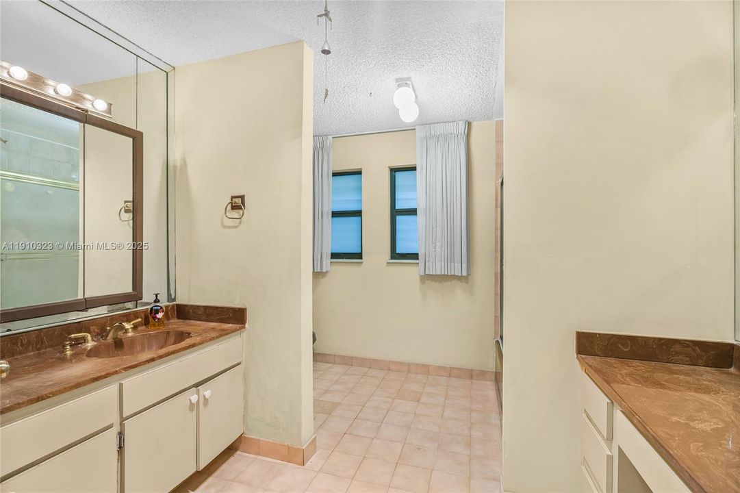 Activo con contrato: $839,000 (3 camas, 2 baños, 2017 Pies cuadrados)