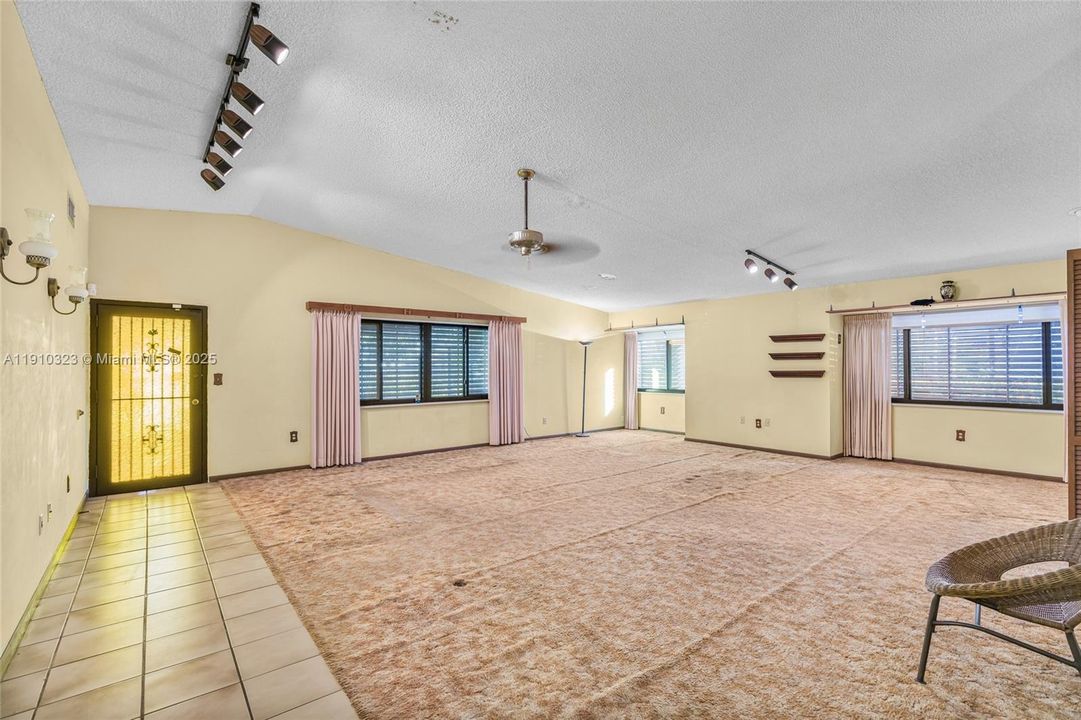 Activo con contrato: $839,000 (3 camas, 2 baños, 2017 Pies cuadrados)