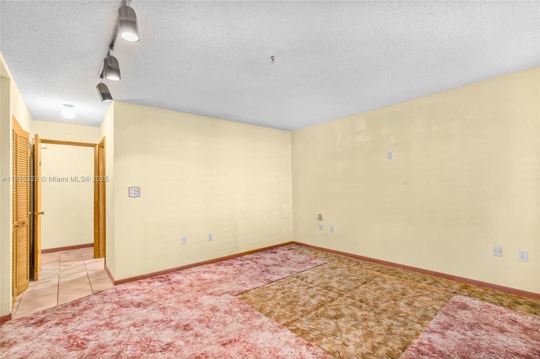 Activo con contrato: $839,000 (3 camas, 2 baños, 2017 Pies cuadrados)