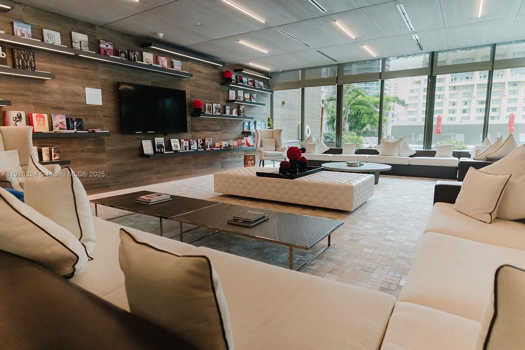 待售: $925,000 (2 贝兹, 2 浴室, 1134 平方英尺)