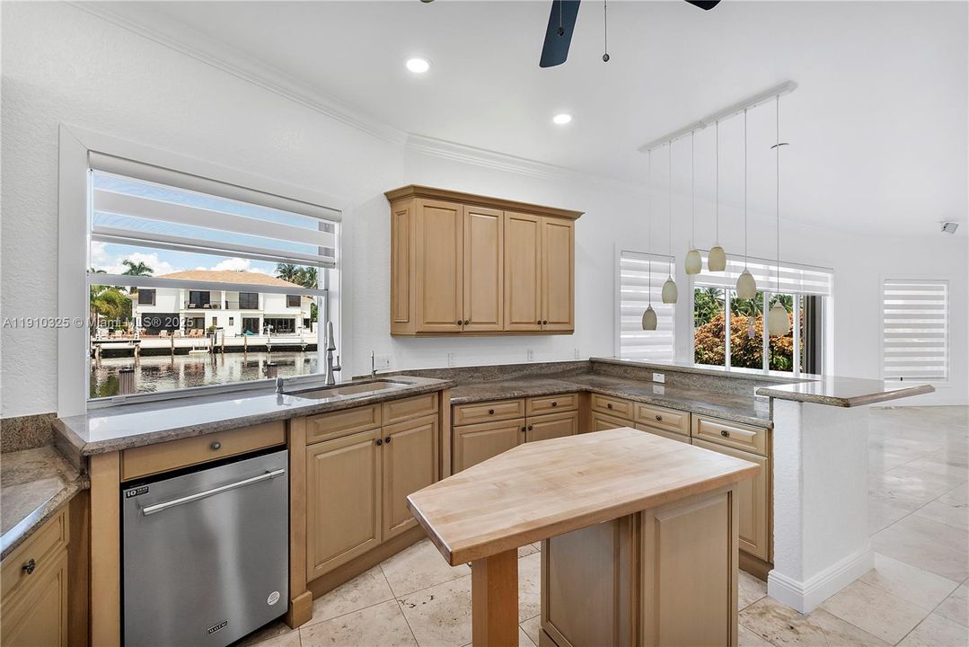 For Sale: $749,000 (2 beds, 2 baths, 1800 Square Feet)