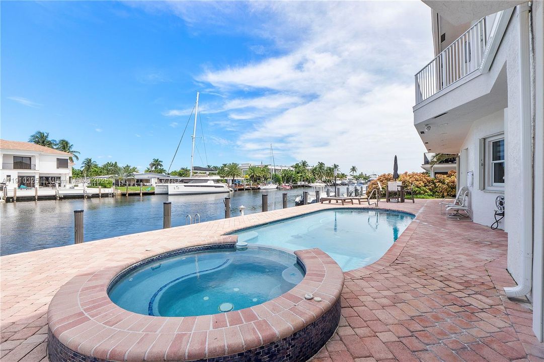 For Sale: $749,000 (2 beds, 2 baths, 1800 Square Feet)