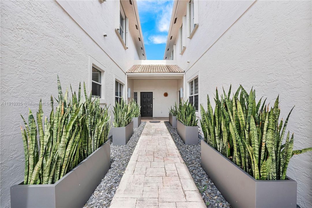 For Sale: $749,000 (2 beds, 2 baths, 1800 Square Feet)