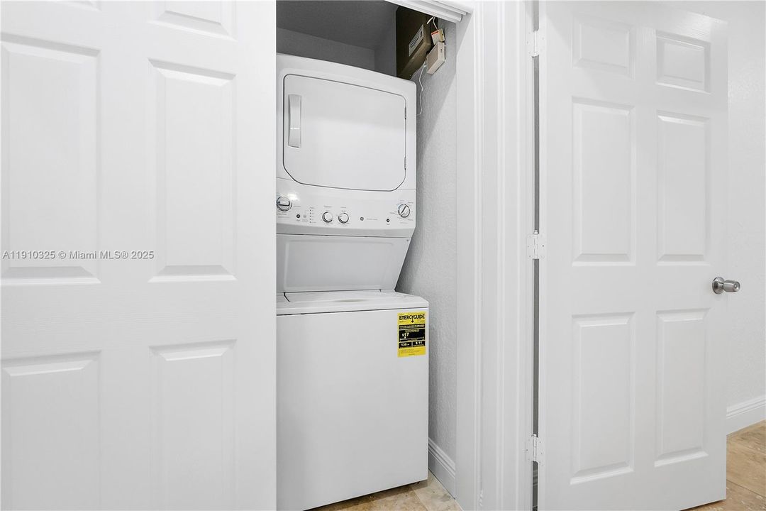 For Sale: $749,000 (2 beds, 2 baths, 1800 Square Feet)