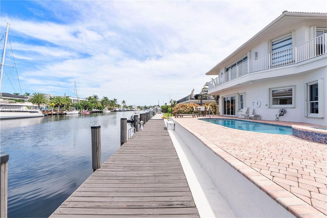 For Sale: $749,000 (2 beds, 2 baths, 1800 Square Feet)